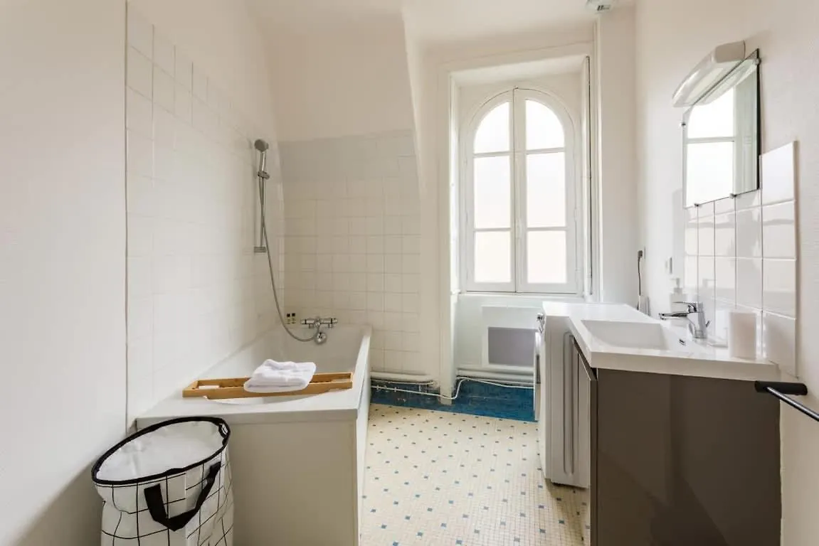 Saint-Exupery - Bel Appartement Renove/Parking Cancale Apartman
